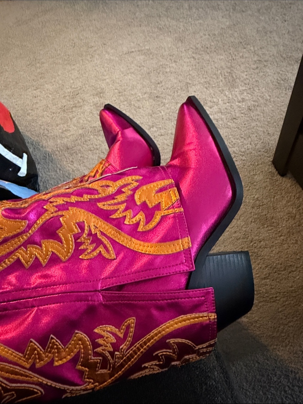 Azalea Wang Esperanza Western Style Bootie in Metallic Fuchsia. size 7 - Picture 4 of 9